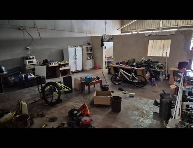 200M² BUSINESS TO LET IN MINNEBRON
